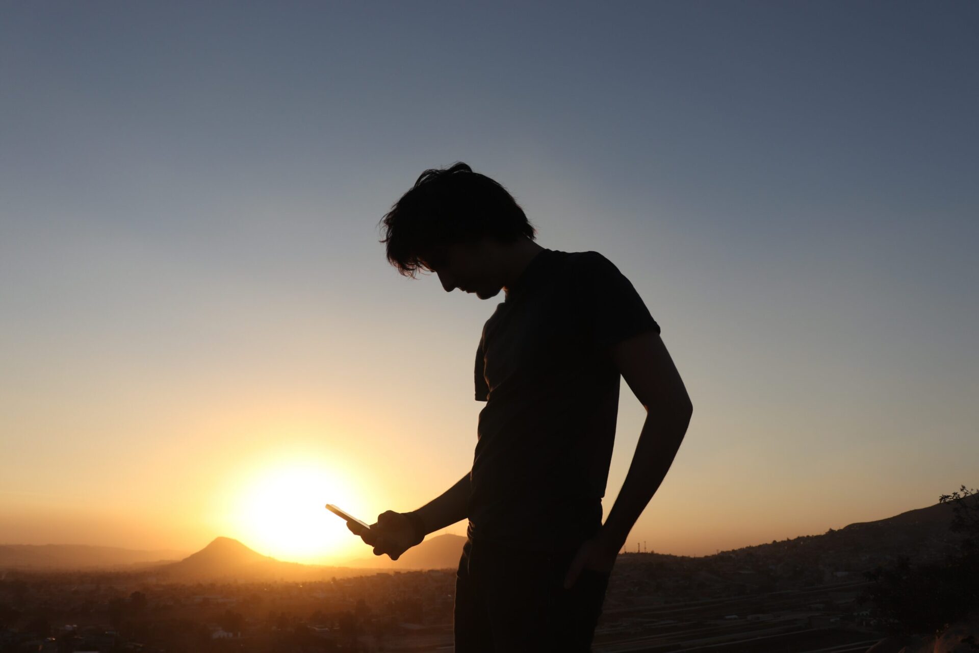 5 Tips to Breaking the Social Media Cycle